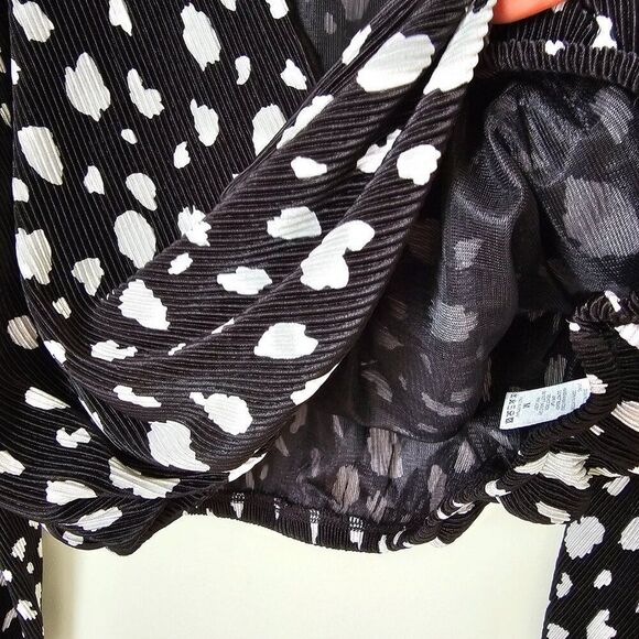 NWT ASTR BLACK WHITE DOTTED DEEP SURPLICE V NECK LONGSLEEVES TOP SIZE M - Picture 10 of 15